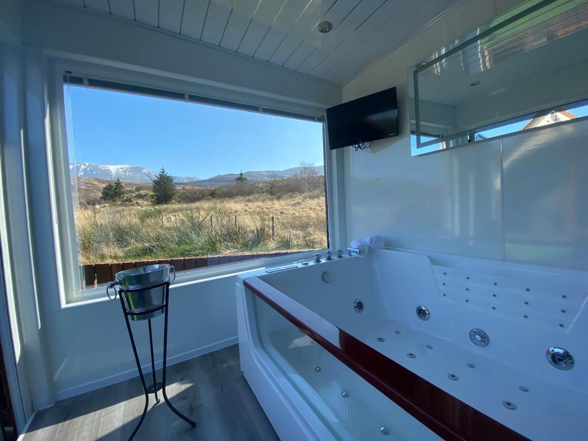 Highland Stays - Ben View Studio Pod & Jacuzzi Bath Fort William Eksteriør bilde